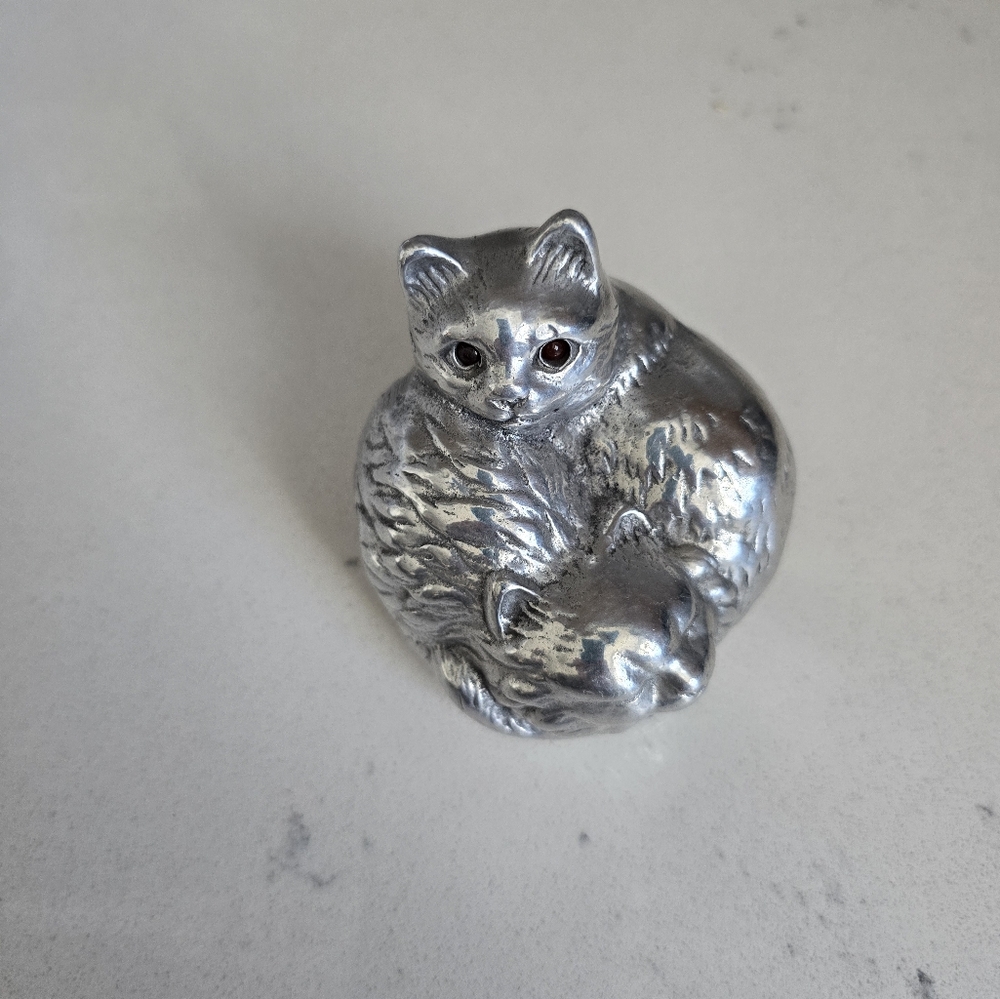 Arthur Court cat paperweight